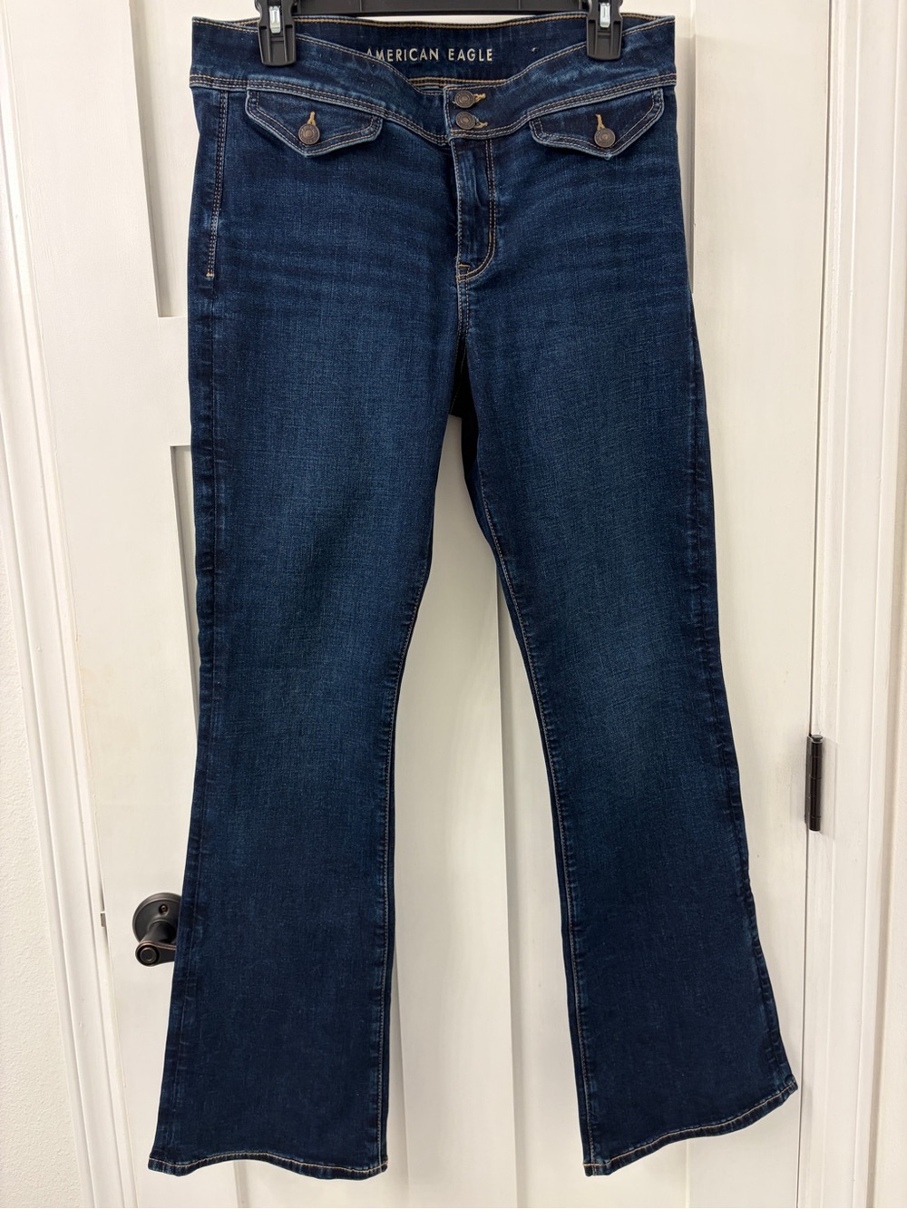 American Eagle - AE Women’s Low-Rise Kick Bootcut Jean (Next Level Stretch).